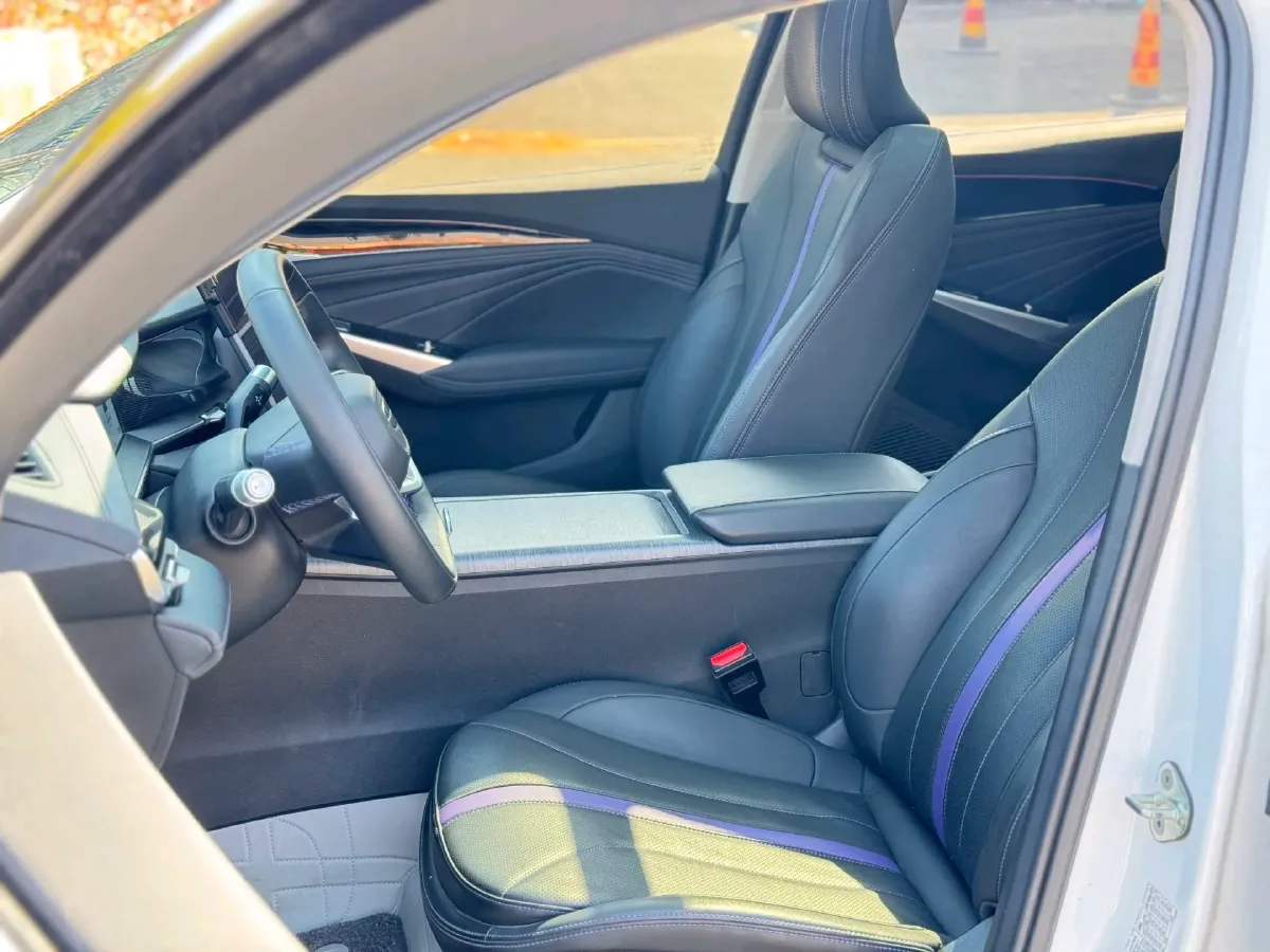 2024 Geely PrefaceL 1.5T 163HP L4 3DHT Hybrid,autocango,china used car exporter,china ev exporter,chinese used car exporter,chinese used ev exporter