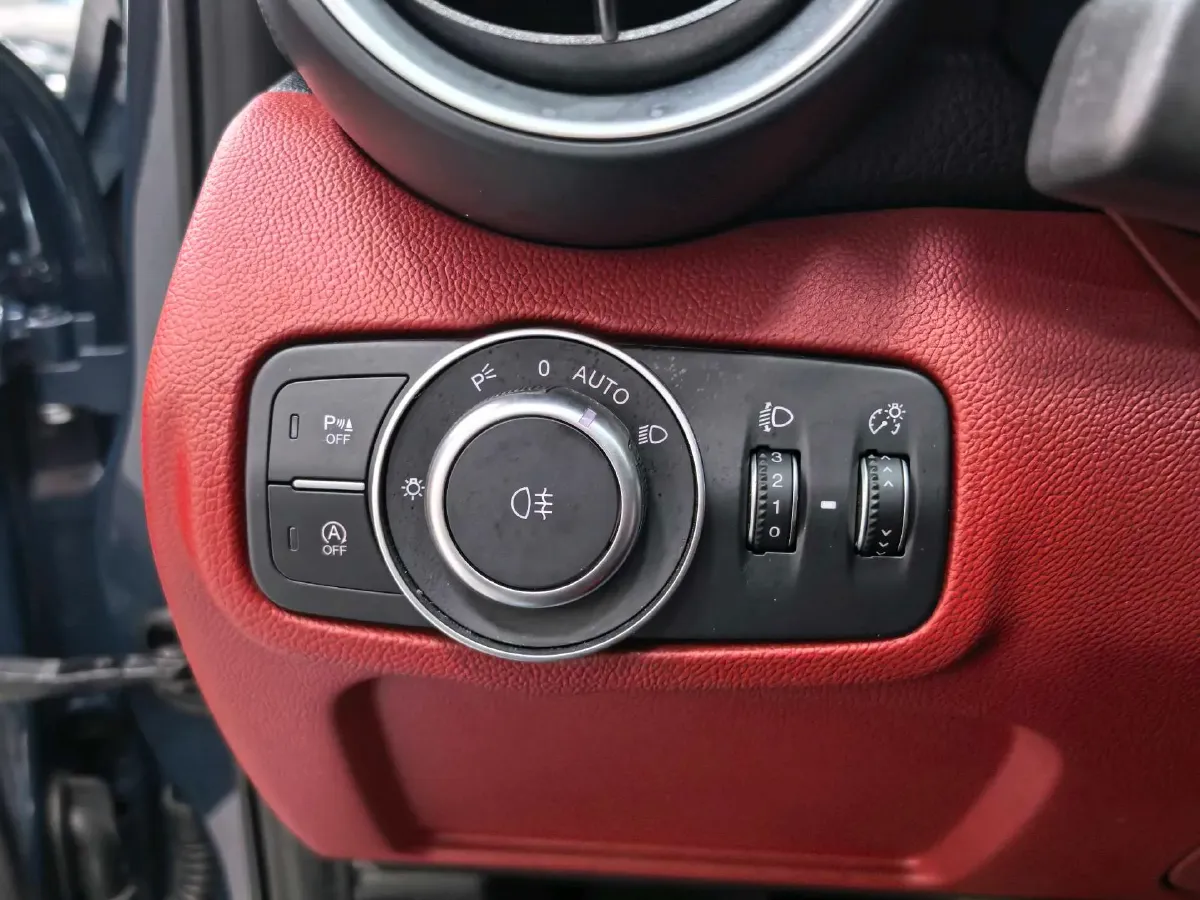 2017 Ford Mustang 2.3T 314HP L4 6AT,autocango,china used car exporter,china ev exporter,chinese used car exporter,chinese used ev exporter