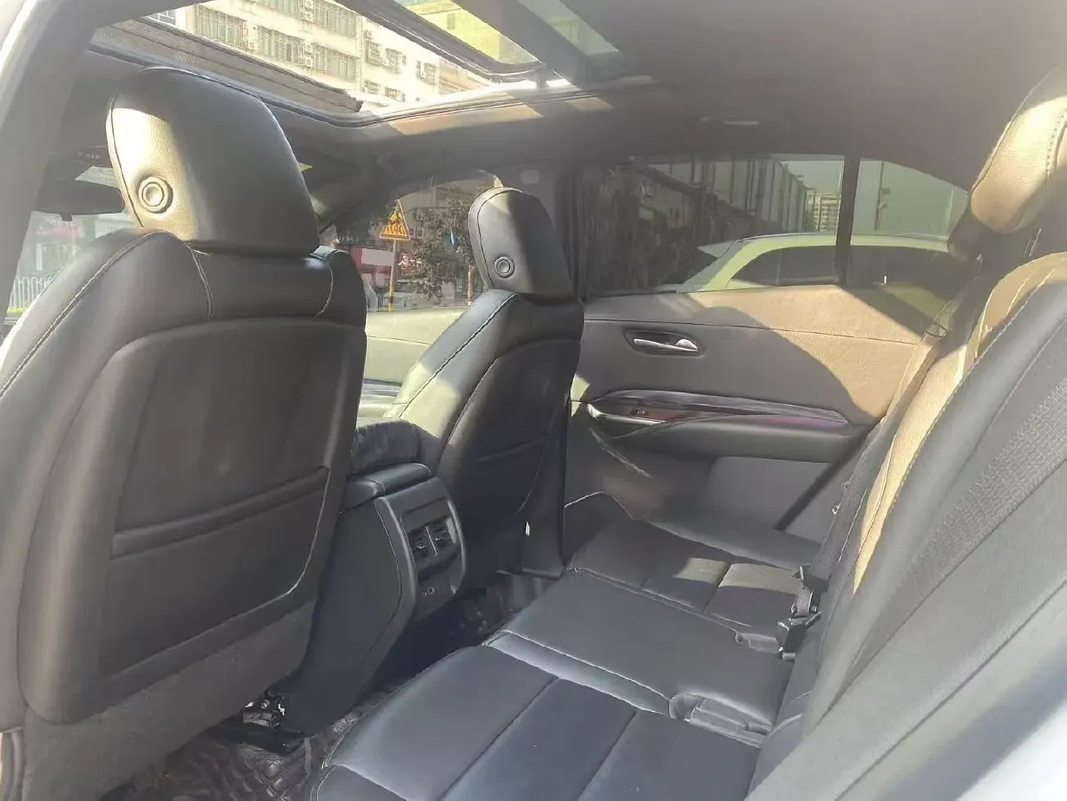 2022 Cadillac XT4 2.0T 237HP L4 9AT,autocango,china used car exporter,china ev exporter,chinese used car exporter,chinese used ev exporter