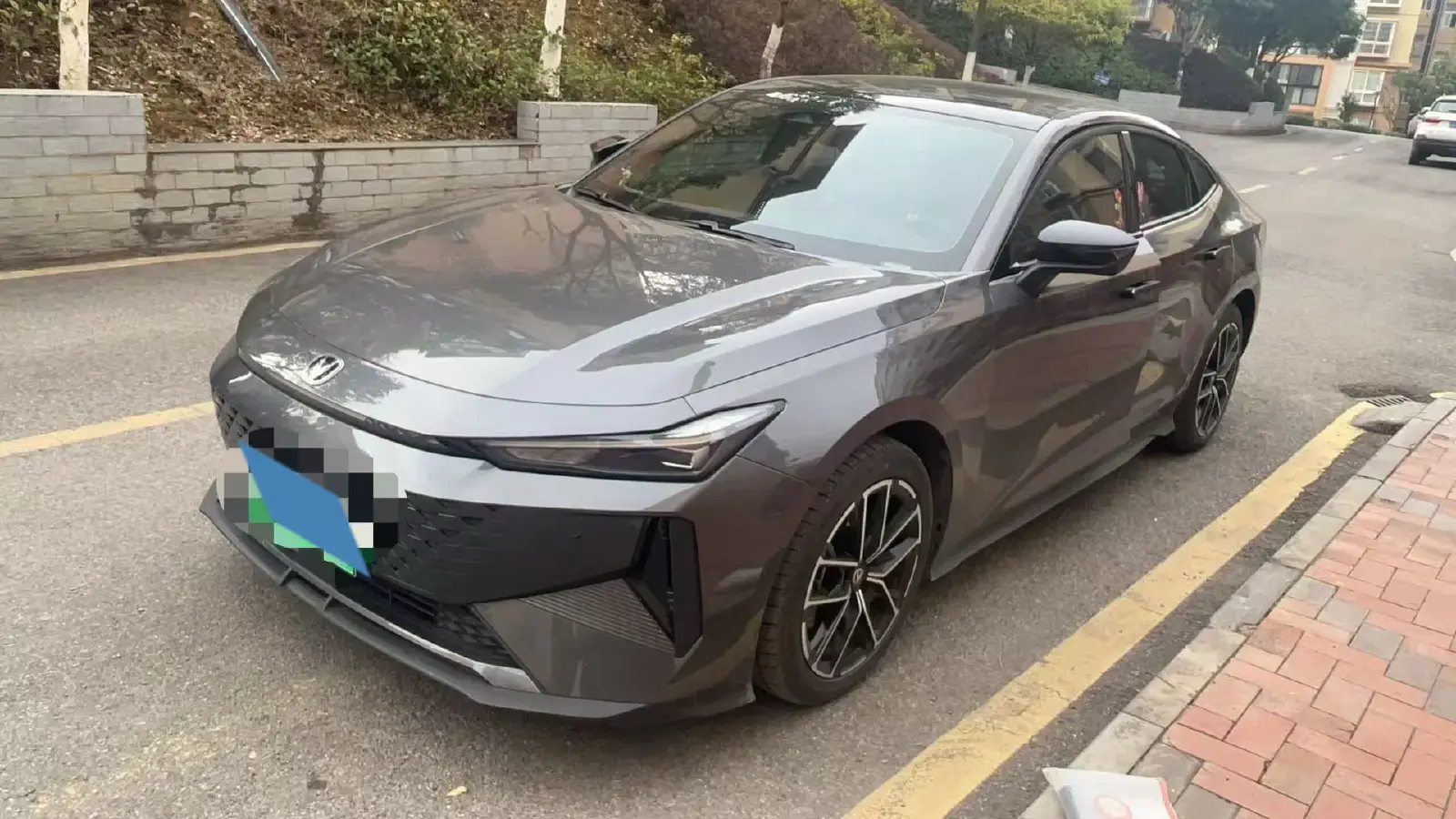 2024 ChangAn UNI-V iDD 1.5L 110HP L4 E-CVT PHEV 18.99KWH