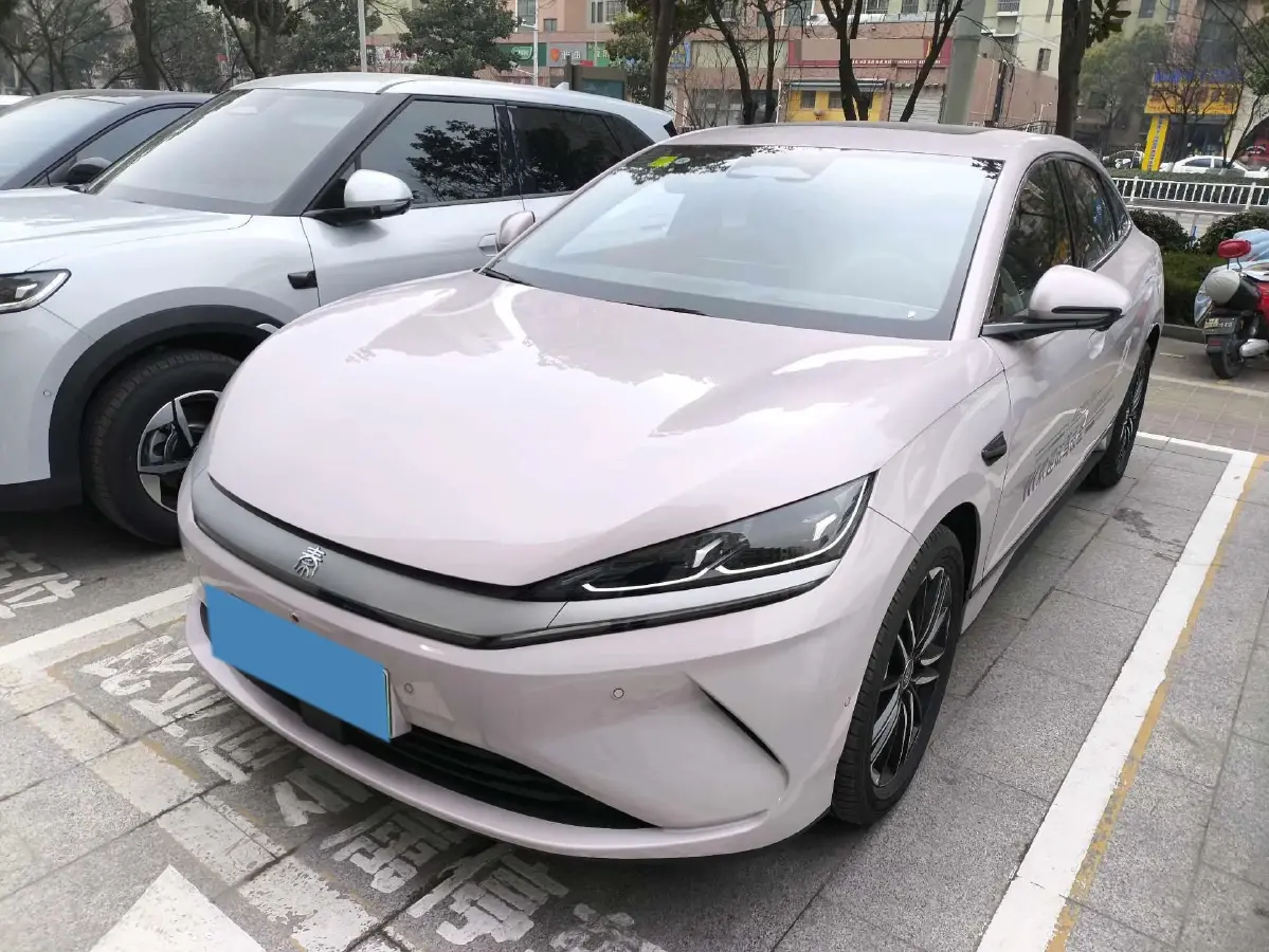 2025 BYD QinL BEV