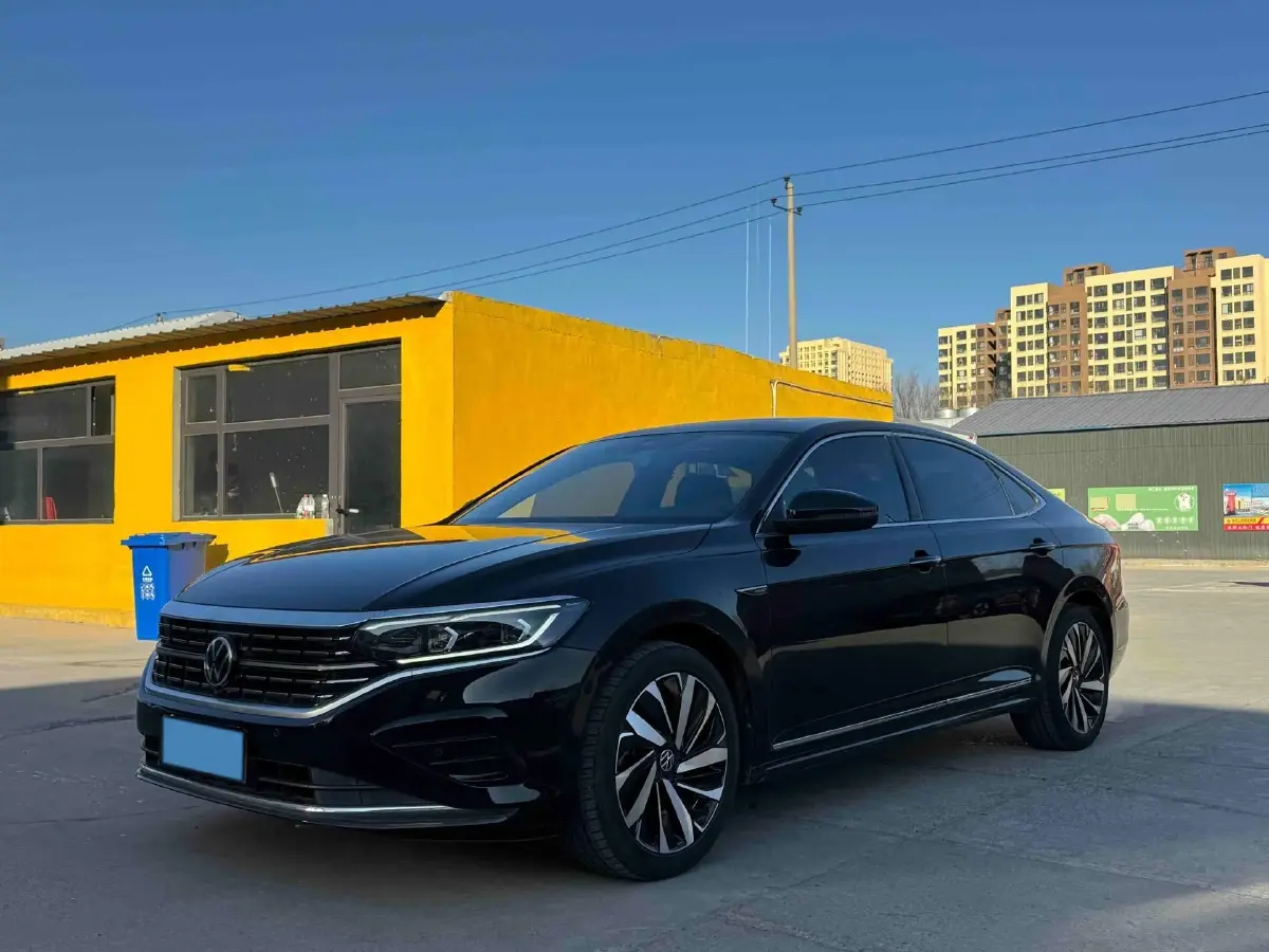 2023 Volkswagen Passat 2.0T 186HP L4 7DCT