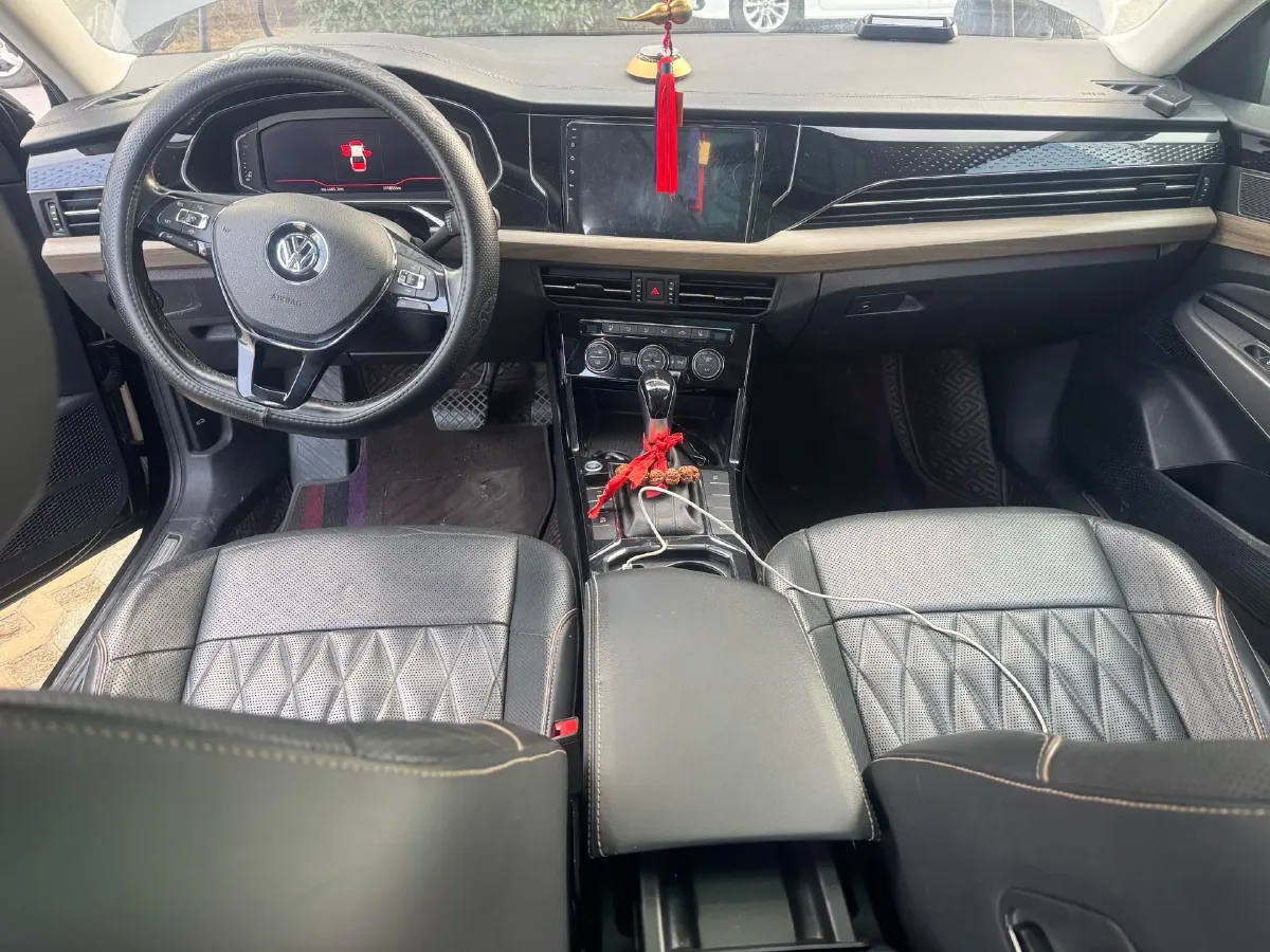 2019 Volvo V40 1.5T 152HP L4 6AT,autocango,china used car exporter,china ev exporter,chinese used car exporter,chinese used ev exporter