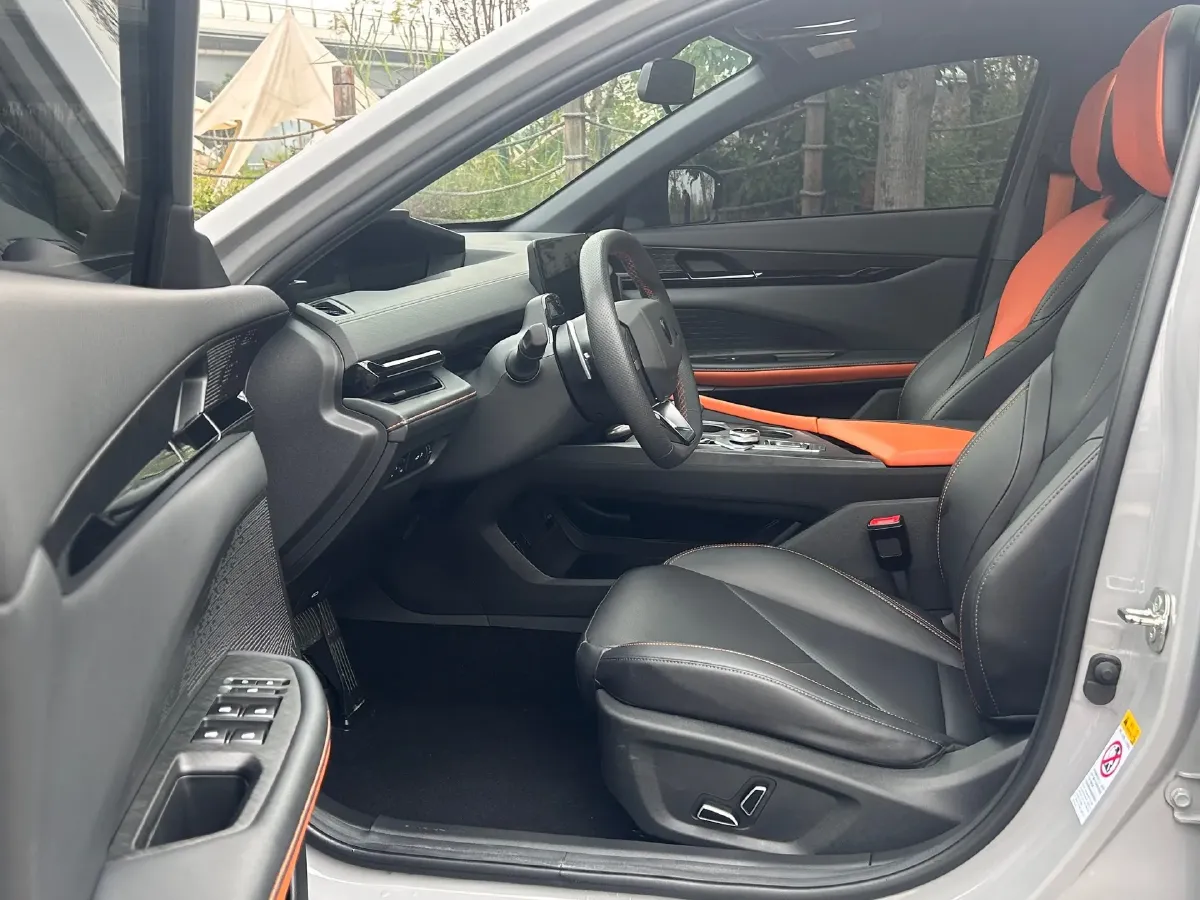 2022 ChangAn UNI-V 1.5T 188HP L4 7DCT,autocango,china used car exporter,china ev exporter,chinese used car exporter,chinese used ev exporter