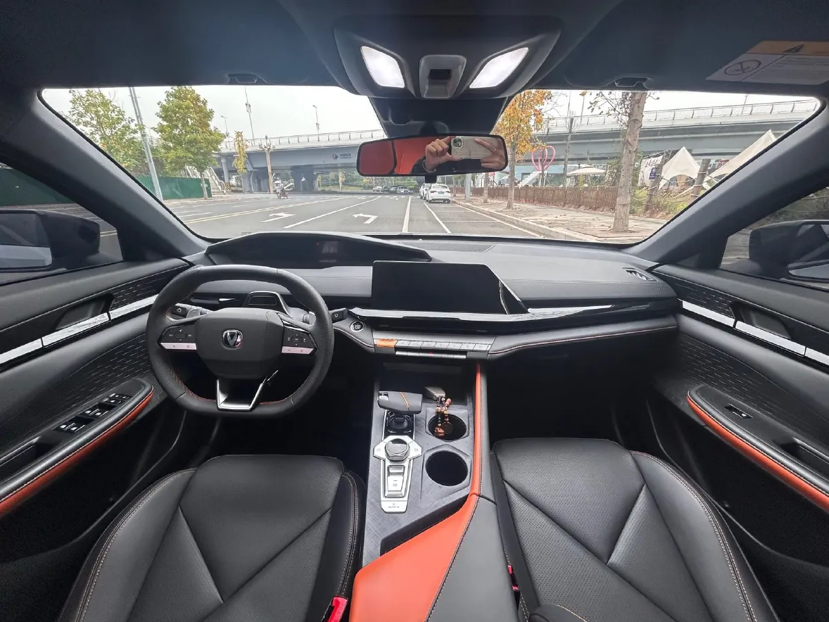 2022 ChangAn UNI-V 1.5T 188HP L4 7DCT,autocango,china used car exporter,china ev exporter,chinese used car exporter,chinese used ev exporter