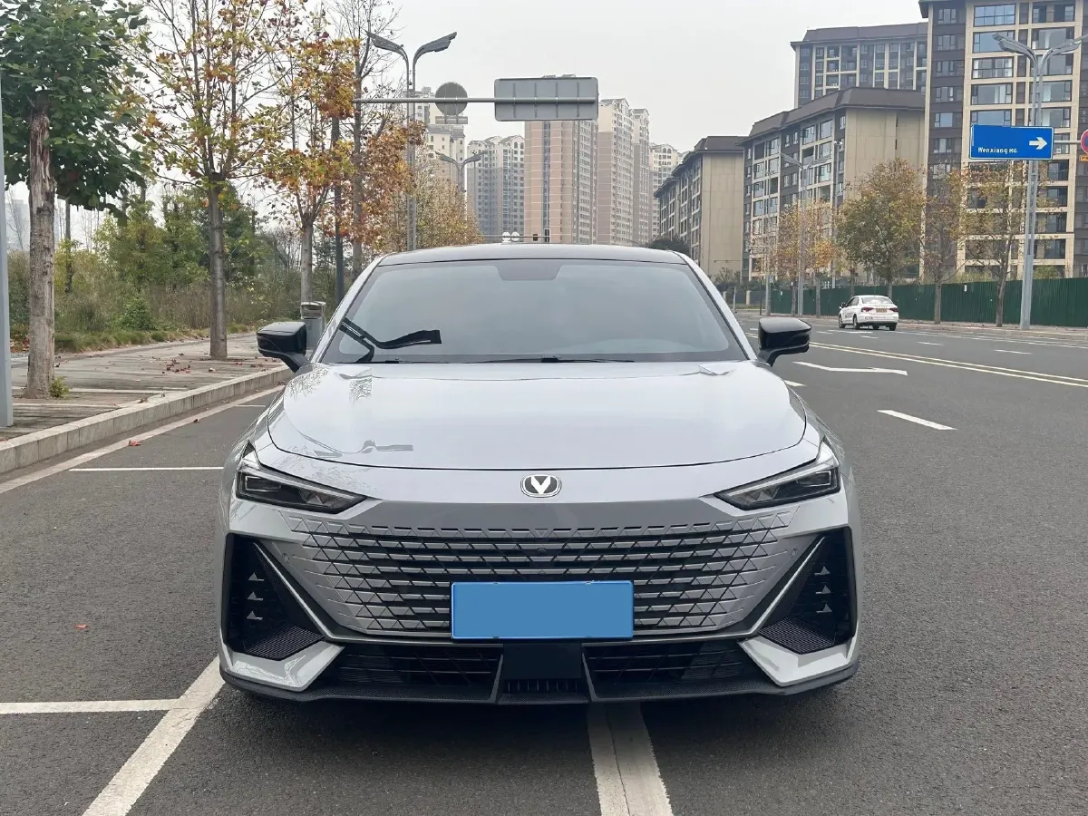 2022 ChangAn UNI-V 1.5T 188HP L4 7DCT,autocango,china used car exporter,china ev exporter,chinese used car exporter,chinese used ev exporter