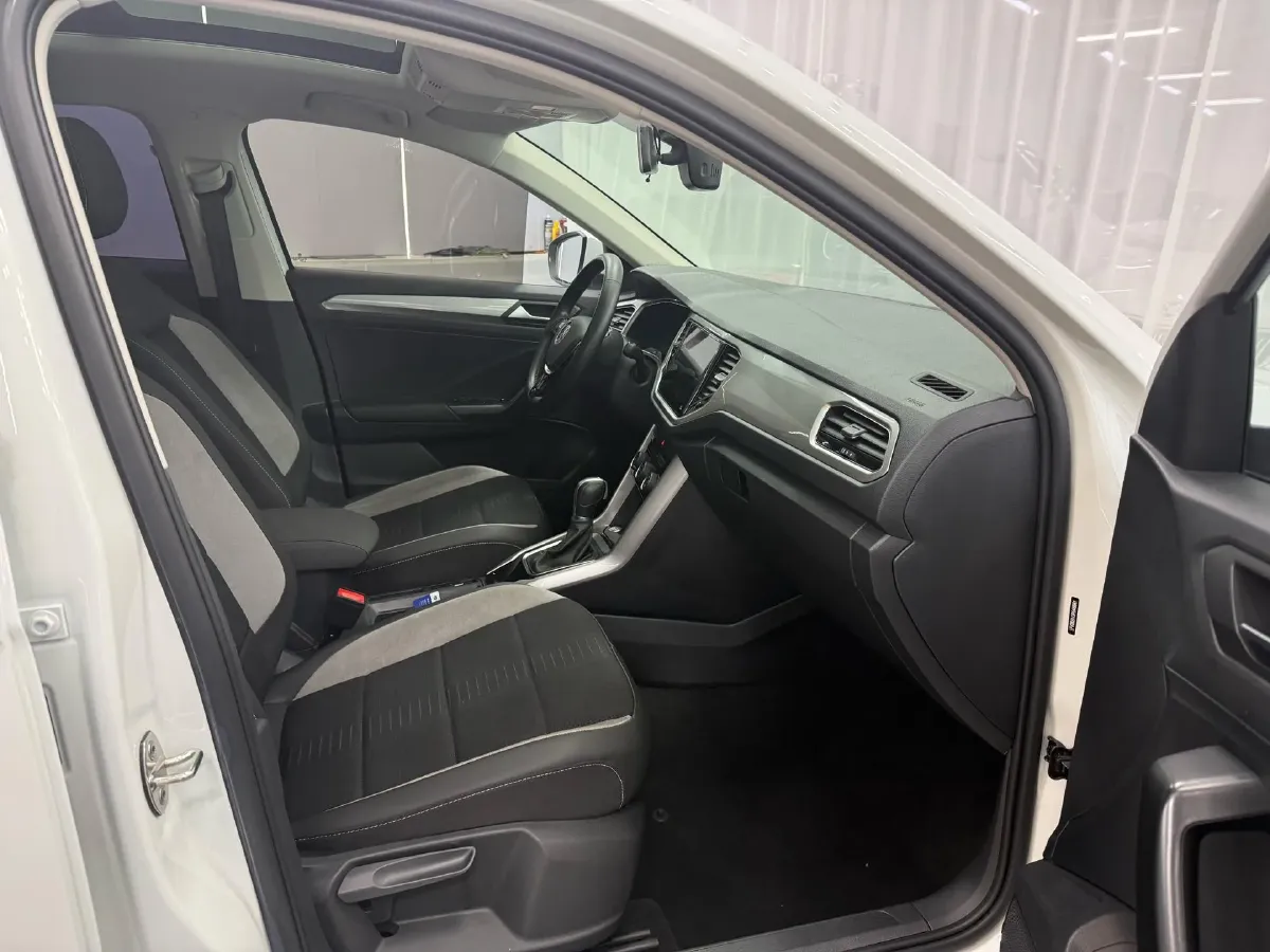 2022 Volkswagen T-Roc 1.4T 150HP L4 7DCT,autocango,china used car exporter,china ev exporter,chinese used car exporter,chinese used ev exporter