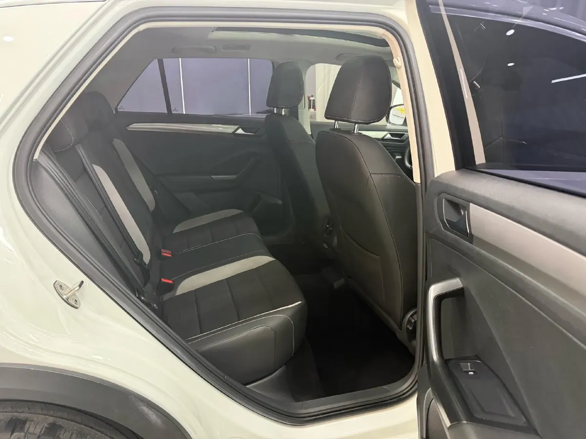 2022 Volkswagen T-Roc 1.4T 150HP L4 7DCT,autocango,china used car exporter,china ev exporter,chinese used car exporter,chinese used ev exporter