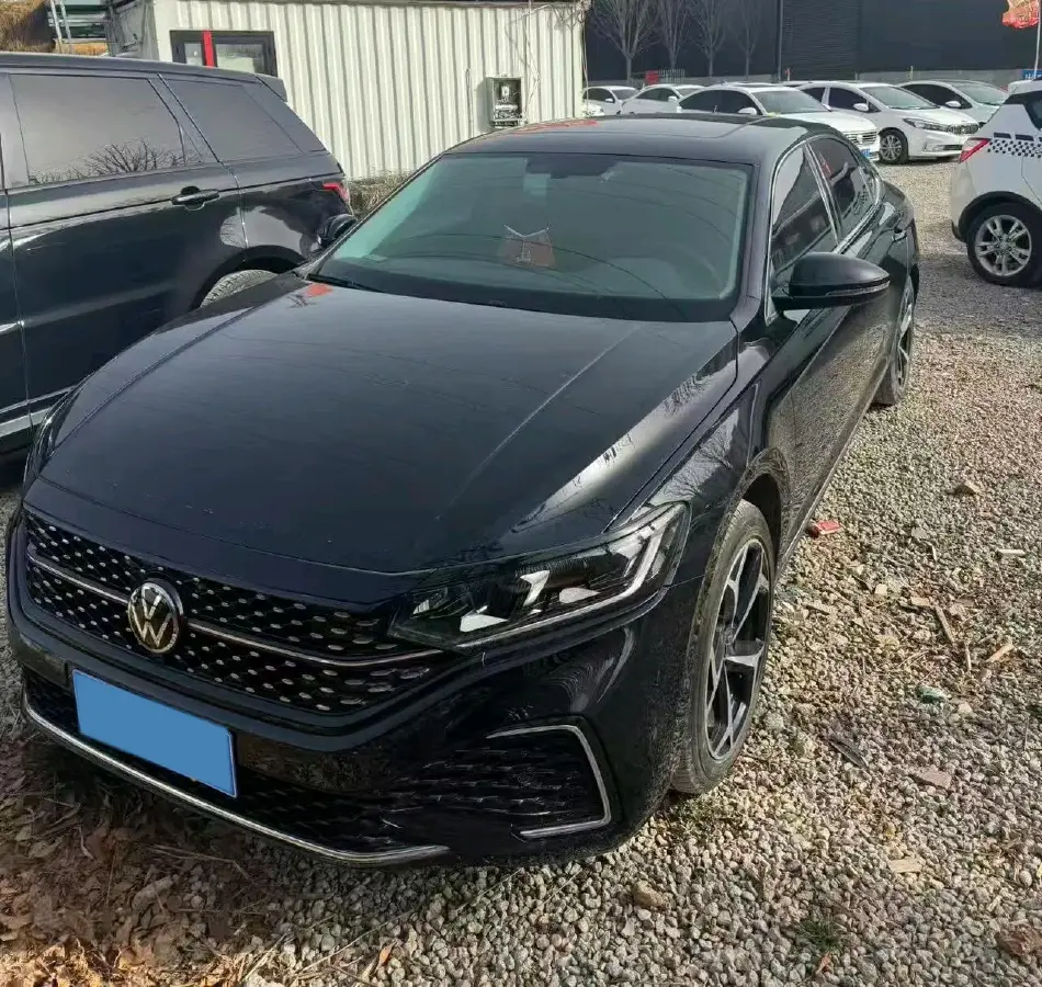 2024 Volkswagen Passat 2.0T 220HP L4 7DCT