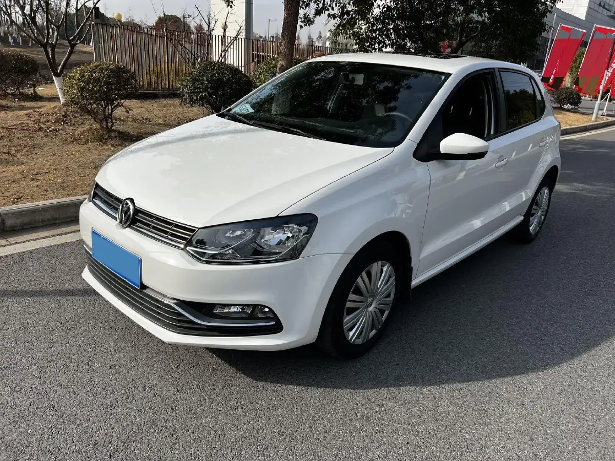 2016 Volkswagen Polo 1.6L 110HP L4 6AT