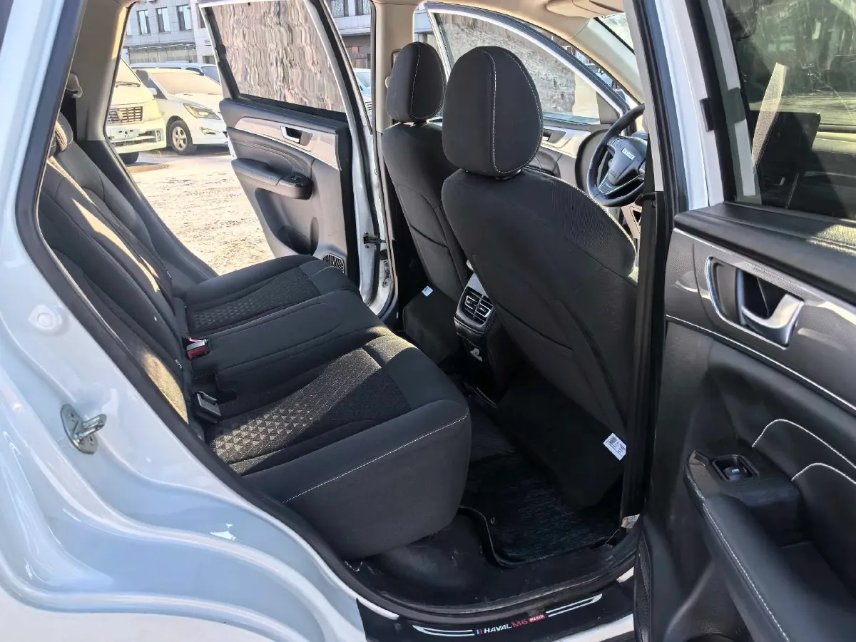 2021 Haval M6 1.5T 150HP L4 7DCT,autocango,china used car exporter,china ev exporter,chinese used car exporter,chinese used ev exporter