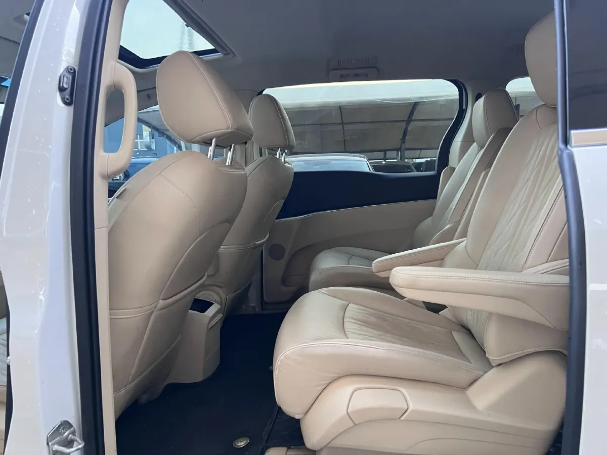 2023 Buick GL8 2.0T 237HP L4 9AT,autocango,china used car exporter,china ev exporter,chinese used car exporter,chinese used ev exporter