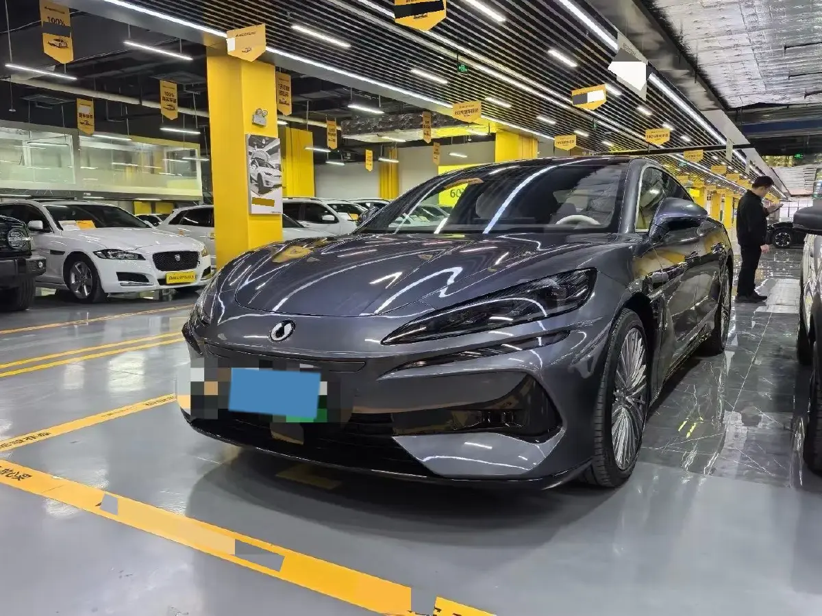 2024 Denza DenzaZ9 2.0T 207HP L4 E-CVT PHEV 38.5KWH