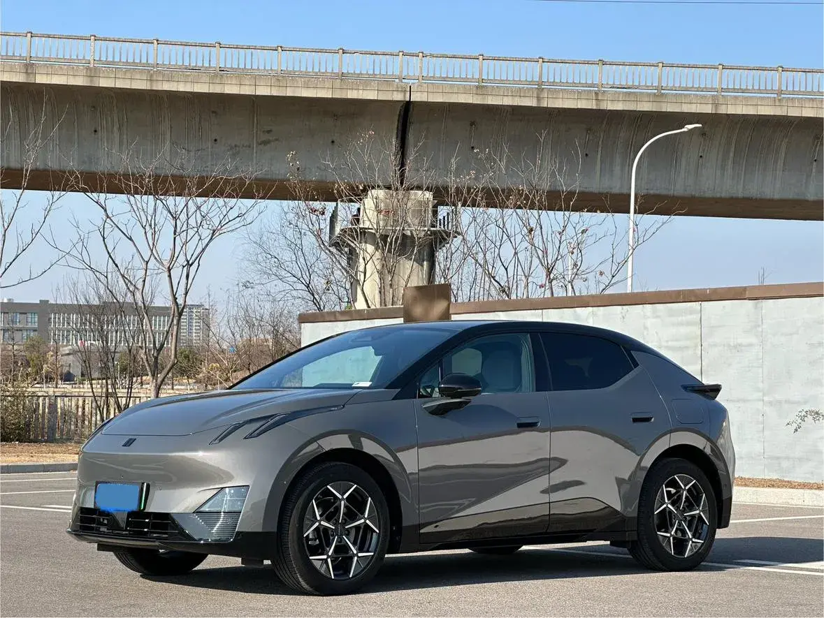 2025 Dongfeng Z9 2.0T 258HP L4 8AT