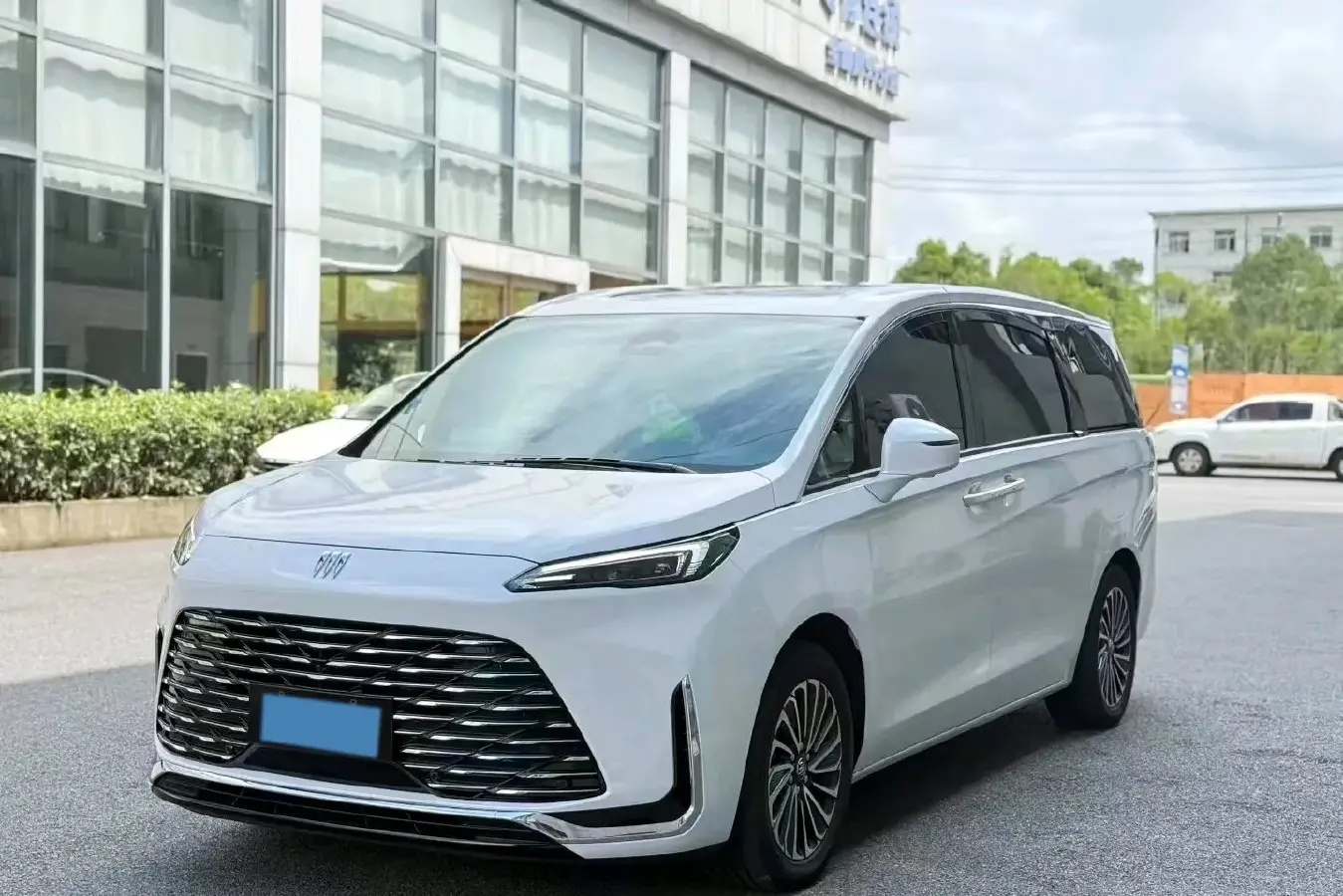 2025 Buick GL8 1.5T 180HP L4 2DHT PHEV