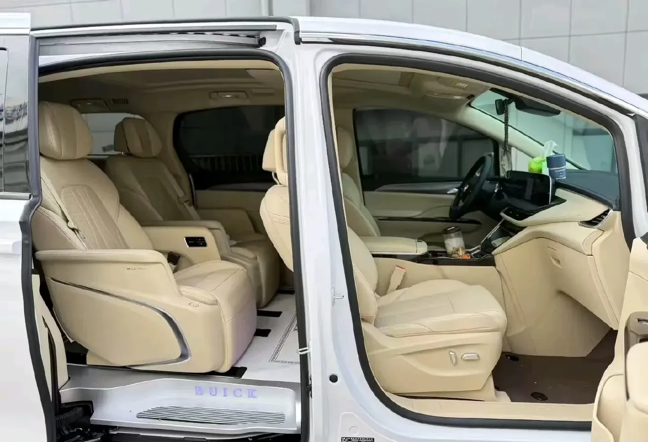 2025 Buick GL8 1.5T 180HP L4 2DHT PHEV,autocango,china used car exporter,china ev exporter,chinese used car exporter,chinese used ev exporter