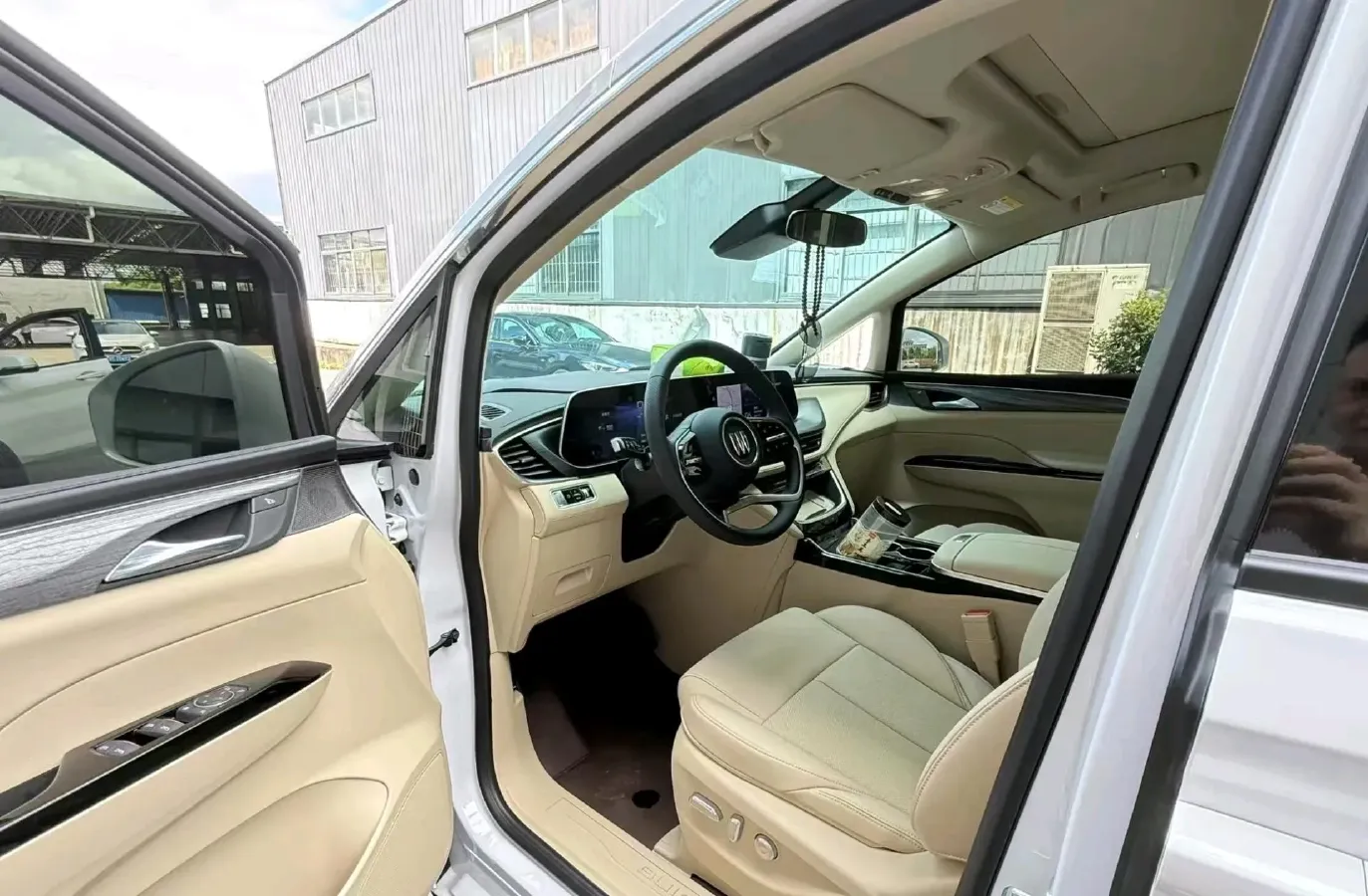 2025 Buick GL8 1.5T 180HP L4 2DHT PHEV,autocango,china used car exporter,china ev exporter,chinese used car exporter,chinese used ev exporter