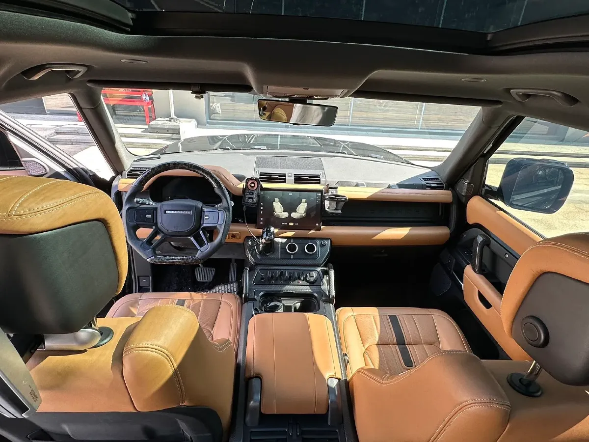 2024 Land Rover Defender 3.0T 400HP L6 8AT,autocango,china used car exporter,china ev exporter,chinese used car exporter,chinese used ev exporter