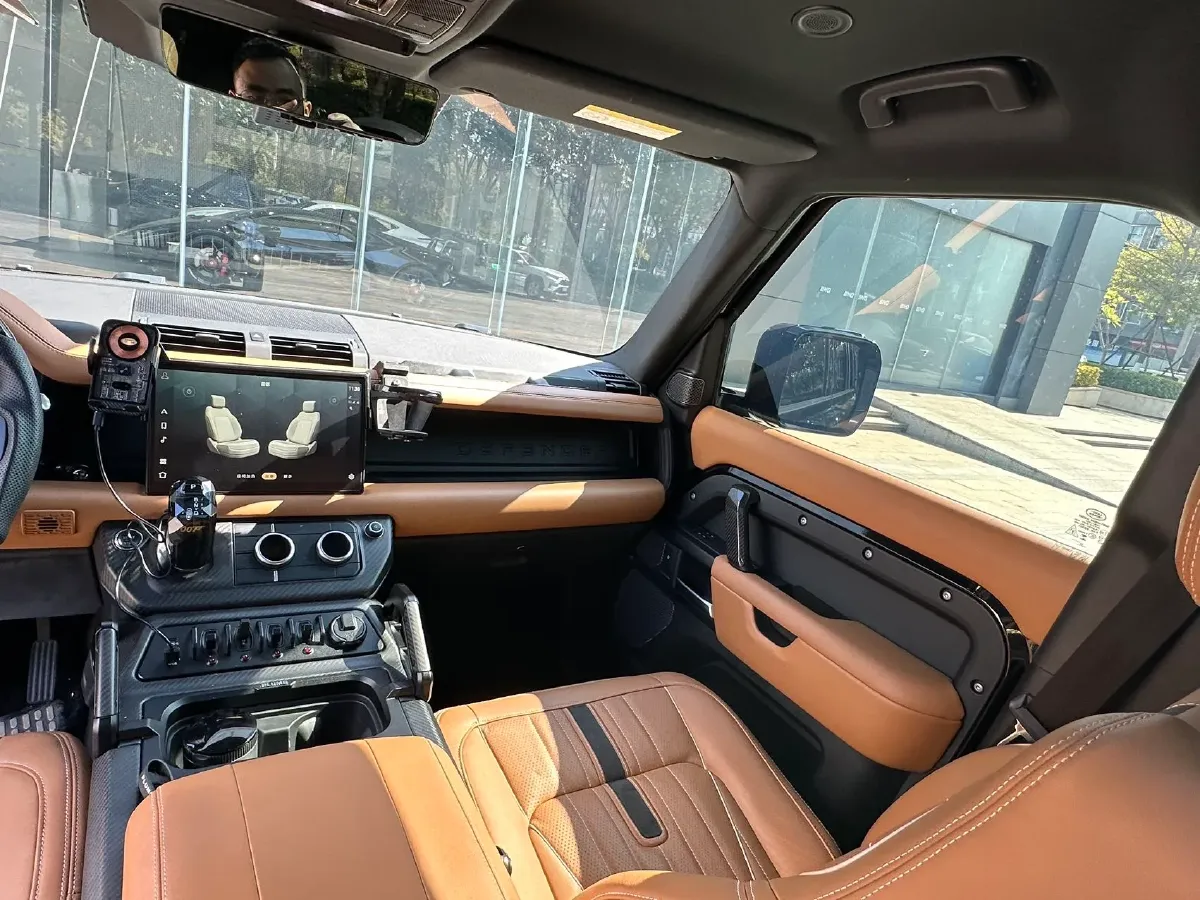 2024 Land Rover Defender 3.0T 400HP L6 8AT,autocango,china used car exporter,china ev exporter,chinese used car exporter,chinese used ev exporter