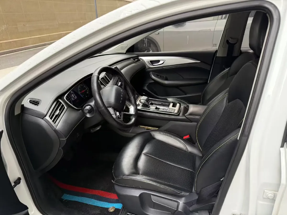 2020 Roewe i6 MAX 1.5T 169HP L4 AMT PHEV,autocango,china used car exporter,china ev exporter,chinese used car exporter,chinese used ev exporter