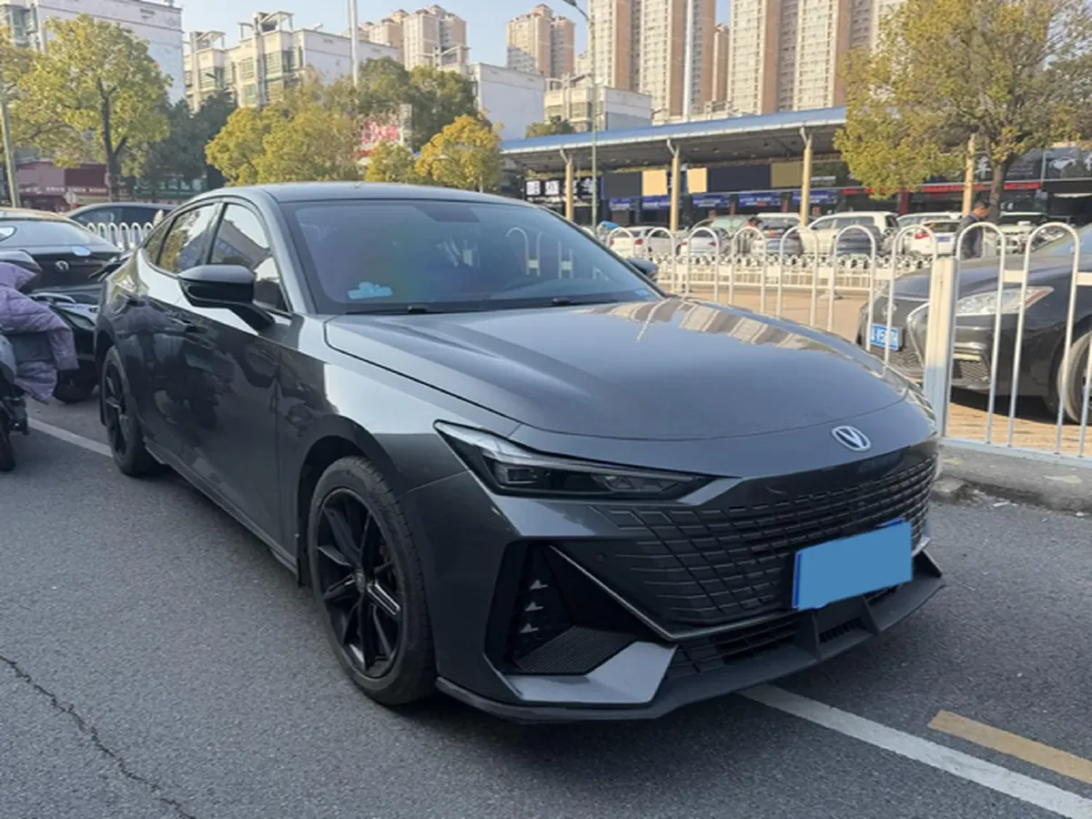 2022 ChangAn UNI-V 1.5T 188HP L4 7DCT,autocango,china used car exporter,china ev exporter,chinese used car exporter,chinese used ev exporter