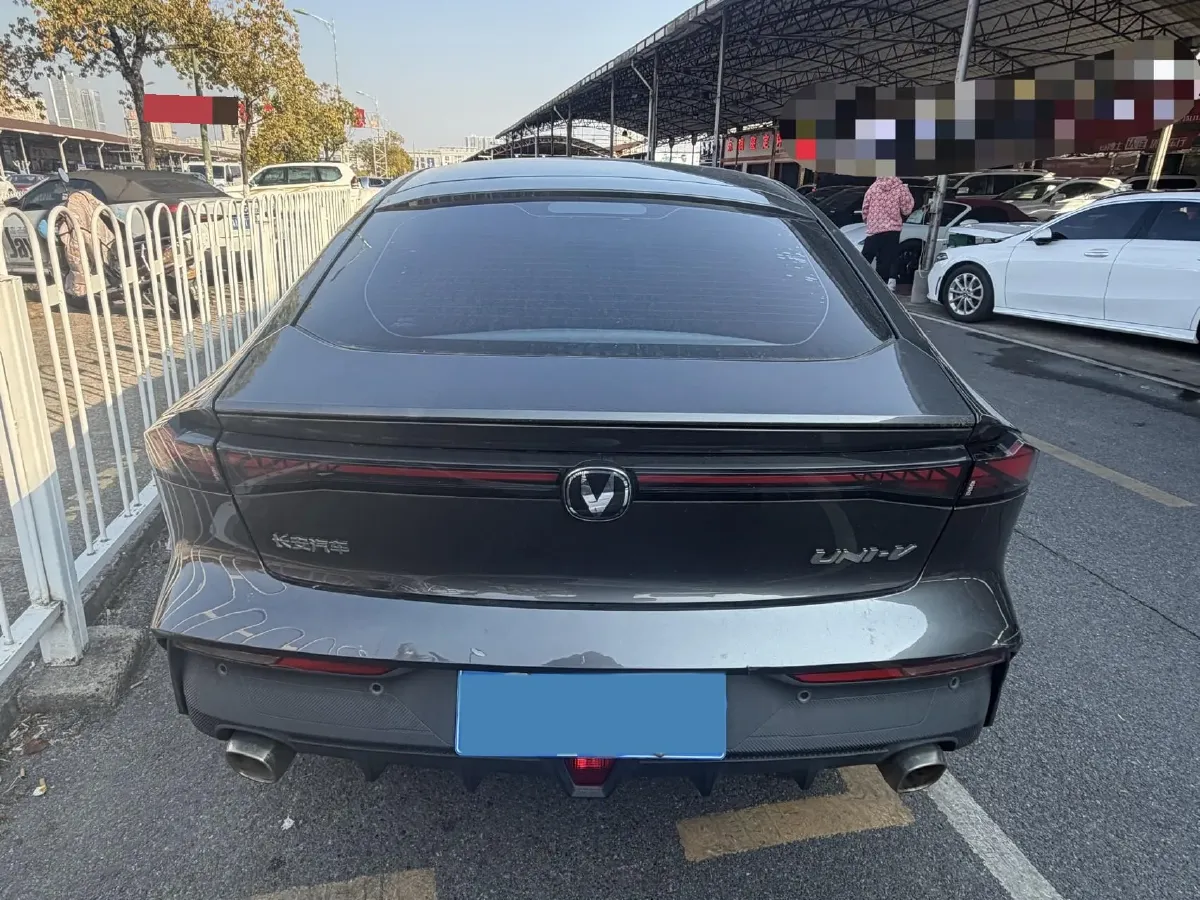 2022 ChangAn UNI-V 1.5T 188HP L4 7DCT,autocango,china used car exporter,china ev exporter,chinese used car exporter,chinese used ev exporter