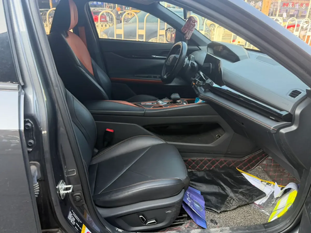 2022 ChangAn UNI-V 1.5T 188HP L4 7DCT,autocango,china used car exporter,china ev exporter,chinese used car exporter,chinese used ev exporter