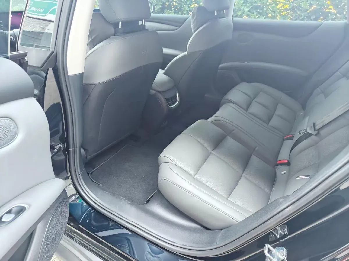 2024 IM L6 BEV 75KWH,autocango,china used car exporter,china ev exporter,chinese used car exporter,chinese used ev exporter