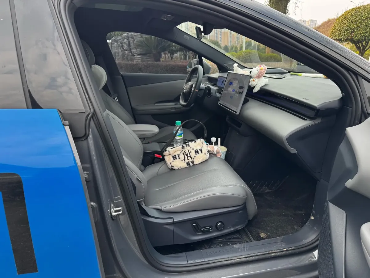 2025 Dongfeng Z9 2.0T 258HP L4 8AT,autocango,china used car exporter,china ev exporter,chinese used car exporter,chinese used ev exporter