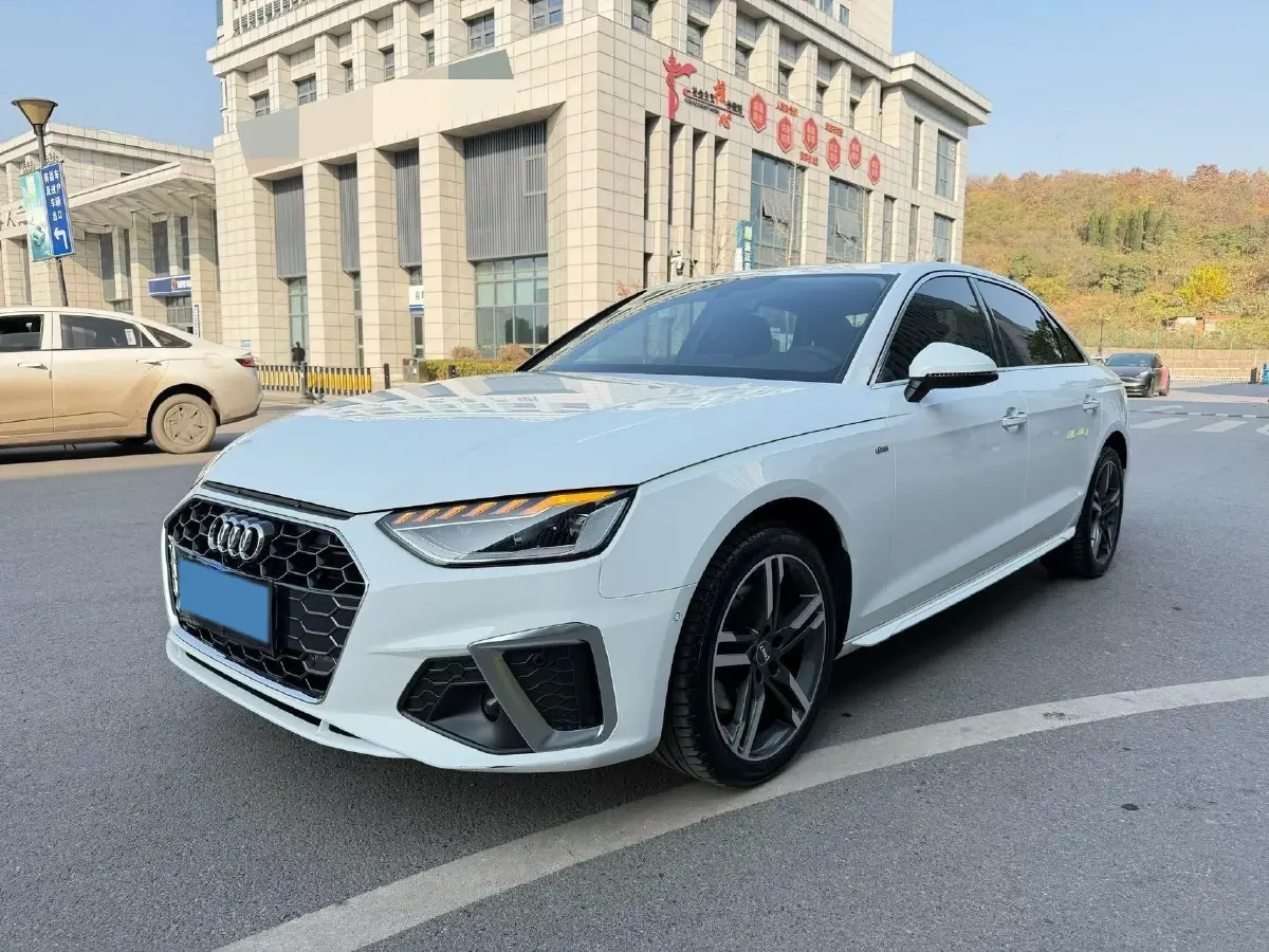 2020 Audi A4L 2.0T 190HP L4 7DCT