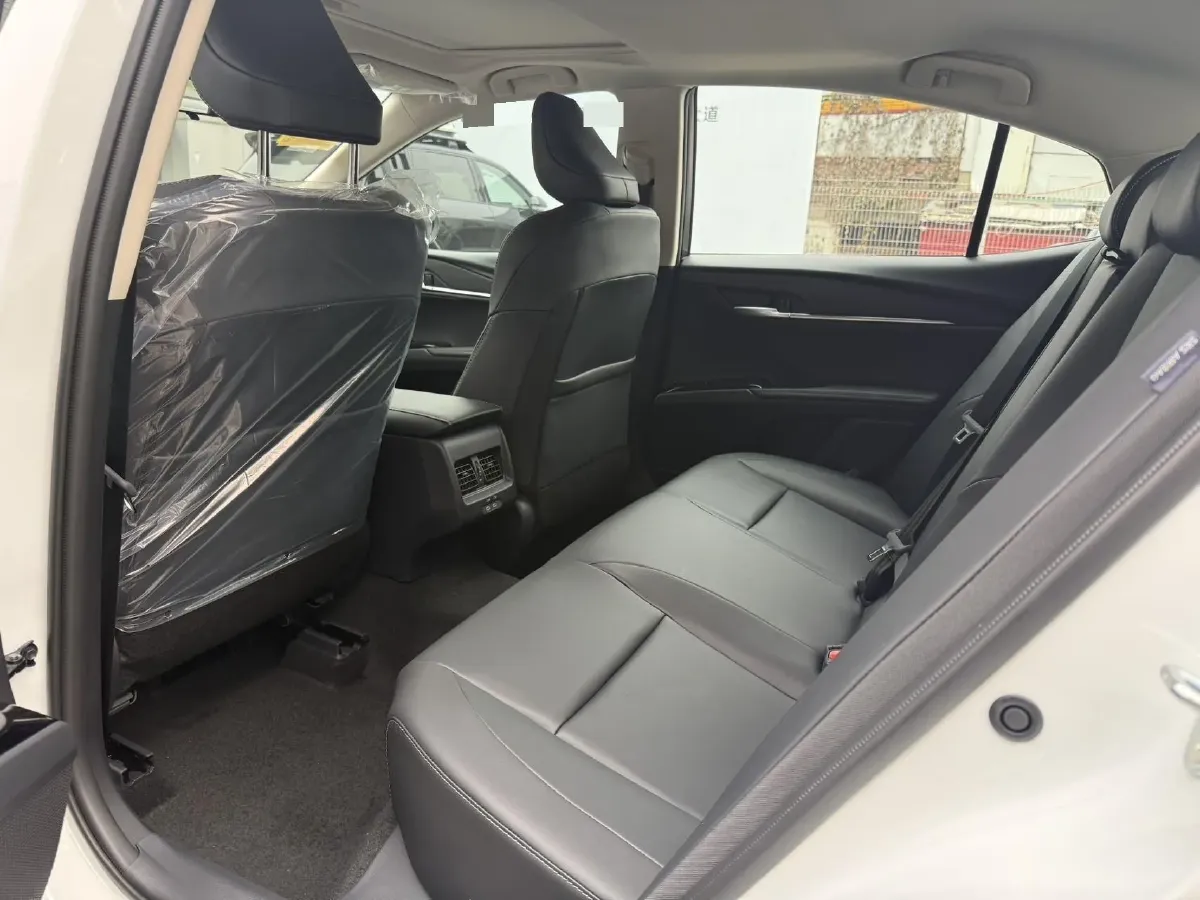 2026 Toyota Camry 2.0L 173HP L4 CVT,autocango,china used car exporter,china ev exporter,chinese used car exporter,chinese used ev exporter