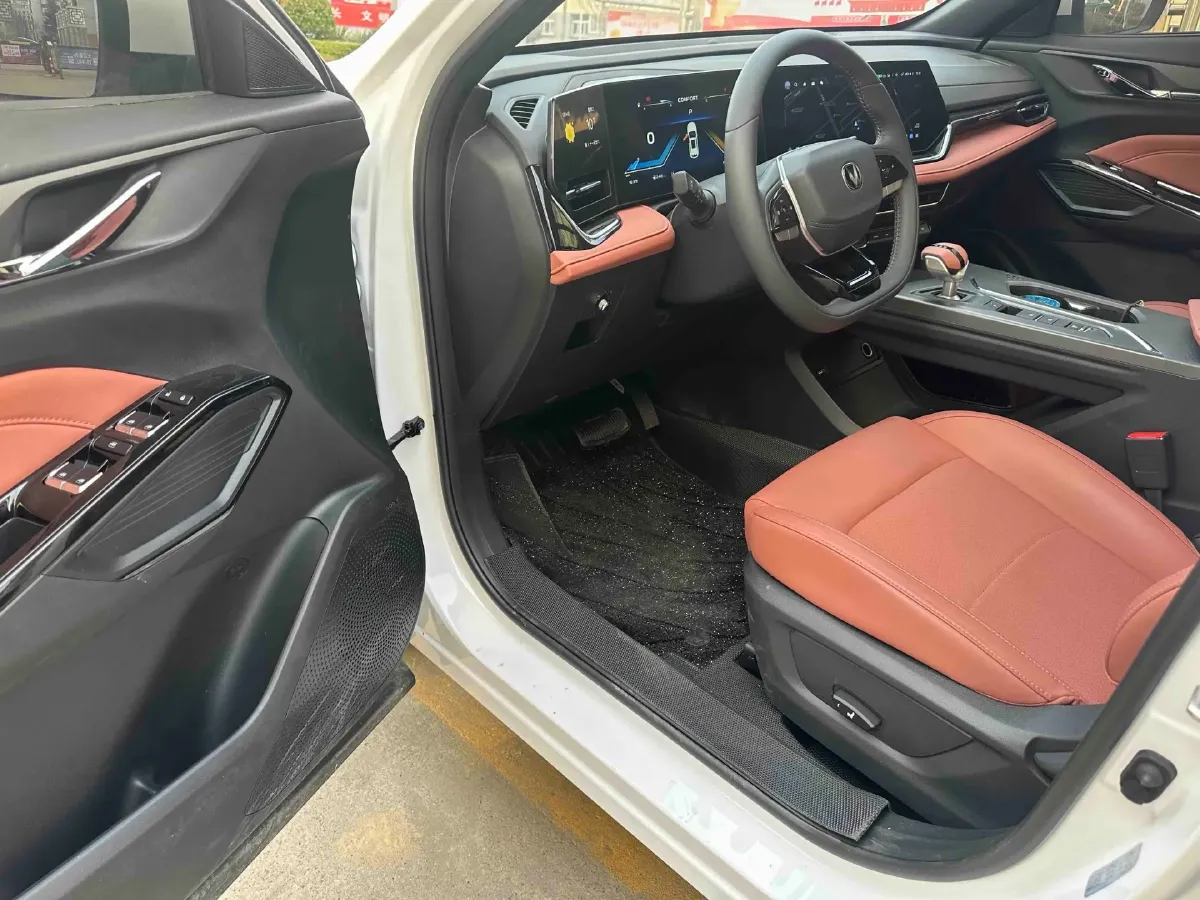 2025 ChangAn X5 PLUS 1.5T 188HP L4 7DCT,autocango,china used car exporter,china ev exporter,chinese used car exporter,chinese used ev exporter