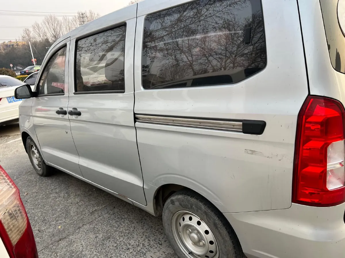 2020 WuLing HongGuang V 1.2L 76HP L4 5MT,autocango,china used car exporter,china ev exporter,chinese used car exporter,chinese used ev exporter