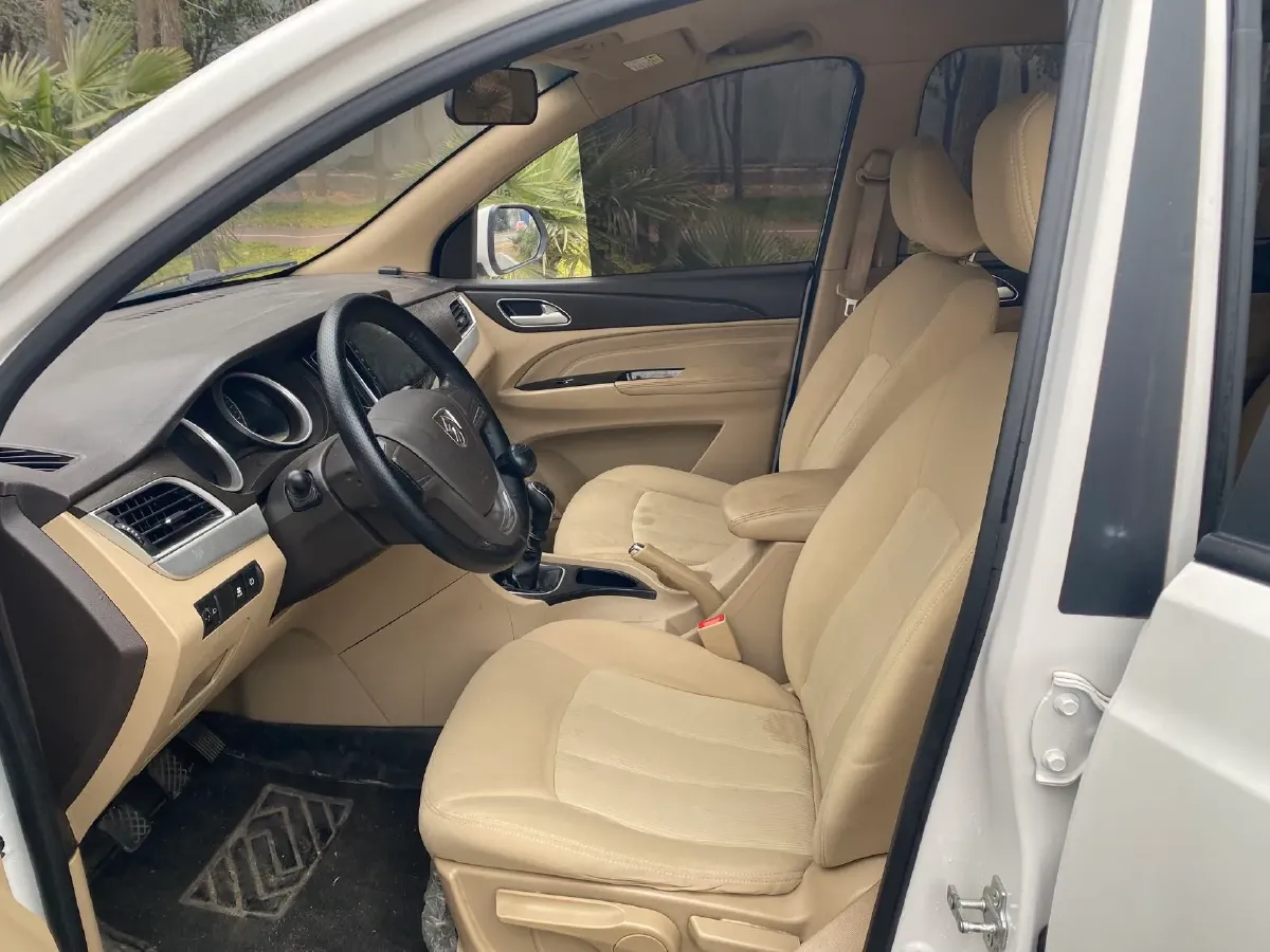 2020 WuLing 730 1.5L 105HP L4 6MT,autocango,china used car exporter,china ev exporter,chinese used car exporter,chinese used ev exporter