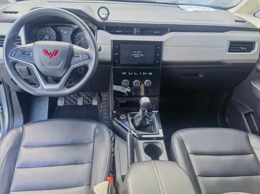 2021 WuLing ZhengChen 1.5T 147HP L4 6MT,autocango,china used car exporter,china ev exporter,chinese used car exporter,chinese used ev exporter