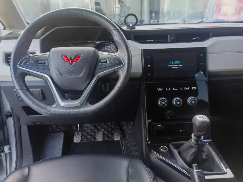 2021 WuLing ZhengChen 1.5T 147HP L4 6MT,autocango,china used car exporter,china ev exporter,chinese used car exporter,chinese used ev exporter