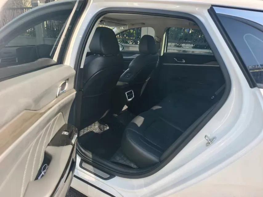 2025 Kia K5 2.0T 240HP L4 8AT,autocango,china used car exporter,china ev exporter,chinese used car exporter,chinese used ev exporter