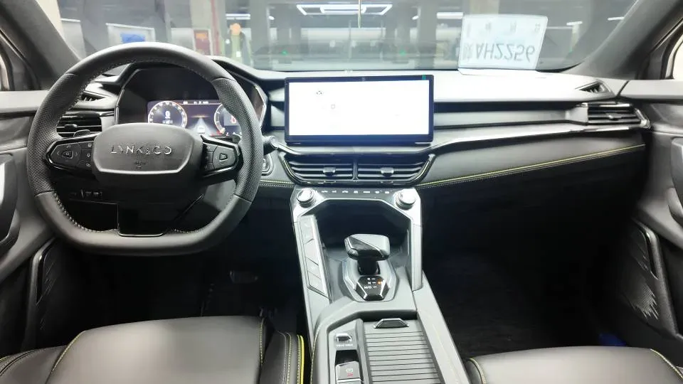 2023 LYNK&CO 06 1.5T 181HP L4 7DCT,autocango,china used car exporter,china ev exporter,chinese used car exporter,chinese used ev exporter