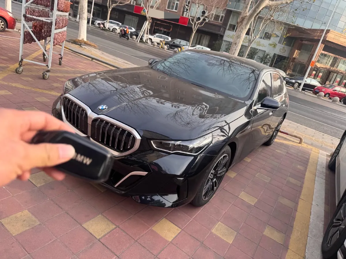2025 BMW 5 Series 2.0T 190HP L4 8AT,autocango,china used car exporter,china ev exporter,chinese used car exporter,chinese used ev exporter