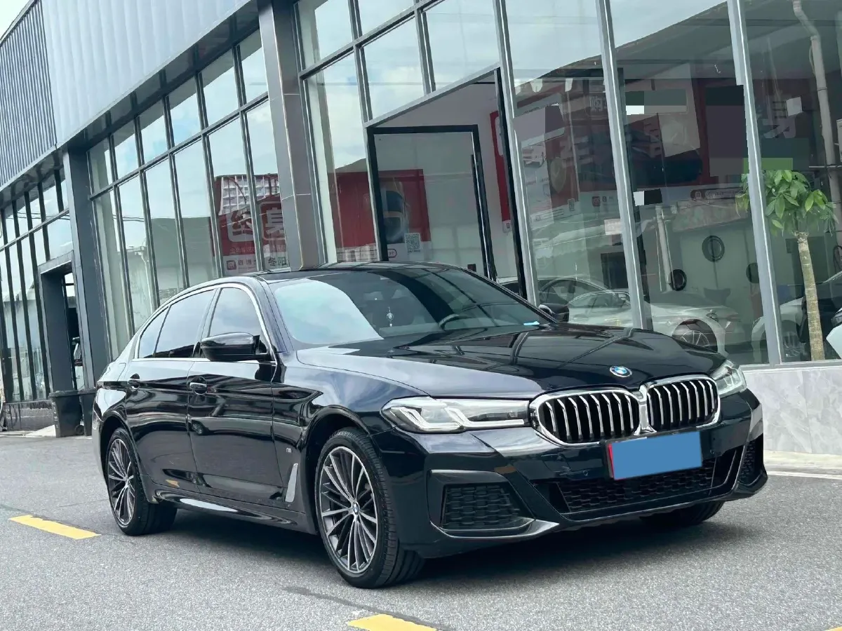 2022 BMW 5 Series 2.0T 252HP L4 8AT,autocango,china used car exporter,china ev exporter,chinese used car exporter,chinese used ev exporter