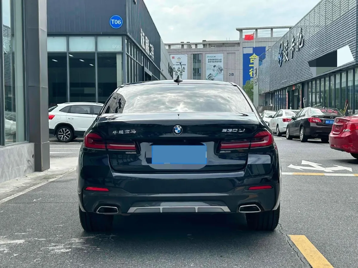 2022 BMW 5 Series 2.0T 252HP L4 8AT,autocango,china used car exporter,china ev exporter,chinese used car exporter,chinese used ev exporter