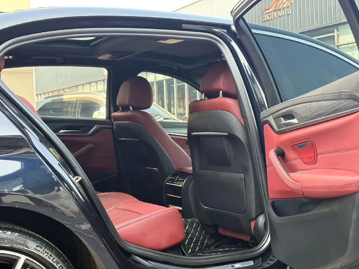 2022 BMW 5 Series 2.0T 252HP L4 8AT,autocango,china used car exporter,china ev exporter,chinese used car exporter,chinese used ev exporter