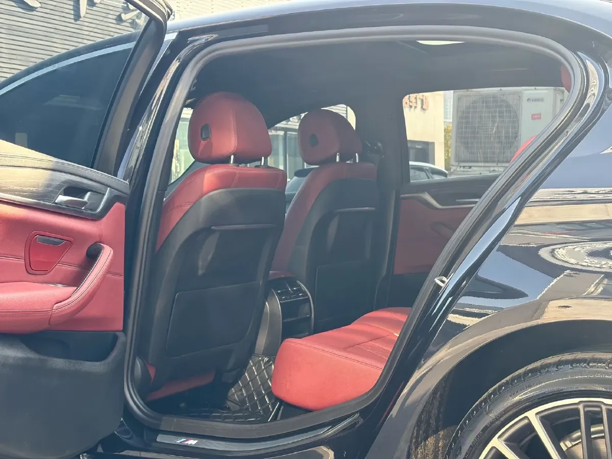 2022 BMW 5 Series 2.0T 252HP L4 8AT,autocango,china used car exporter,china ev exporter,chinese used car exporter,chinese used ev exporter