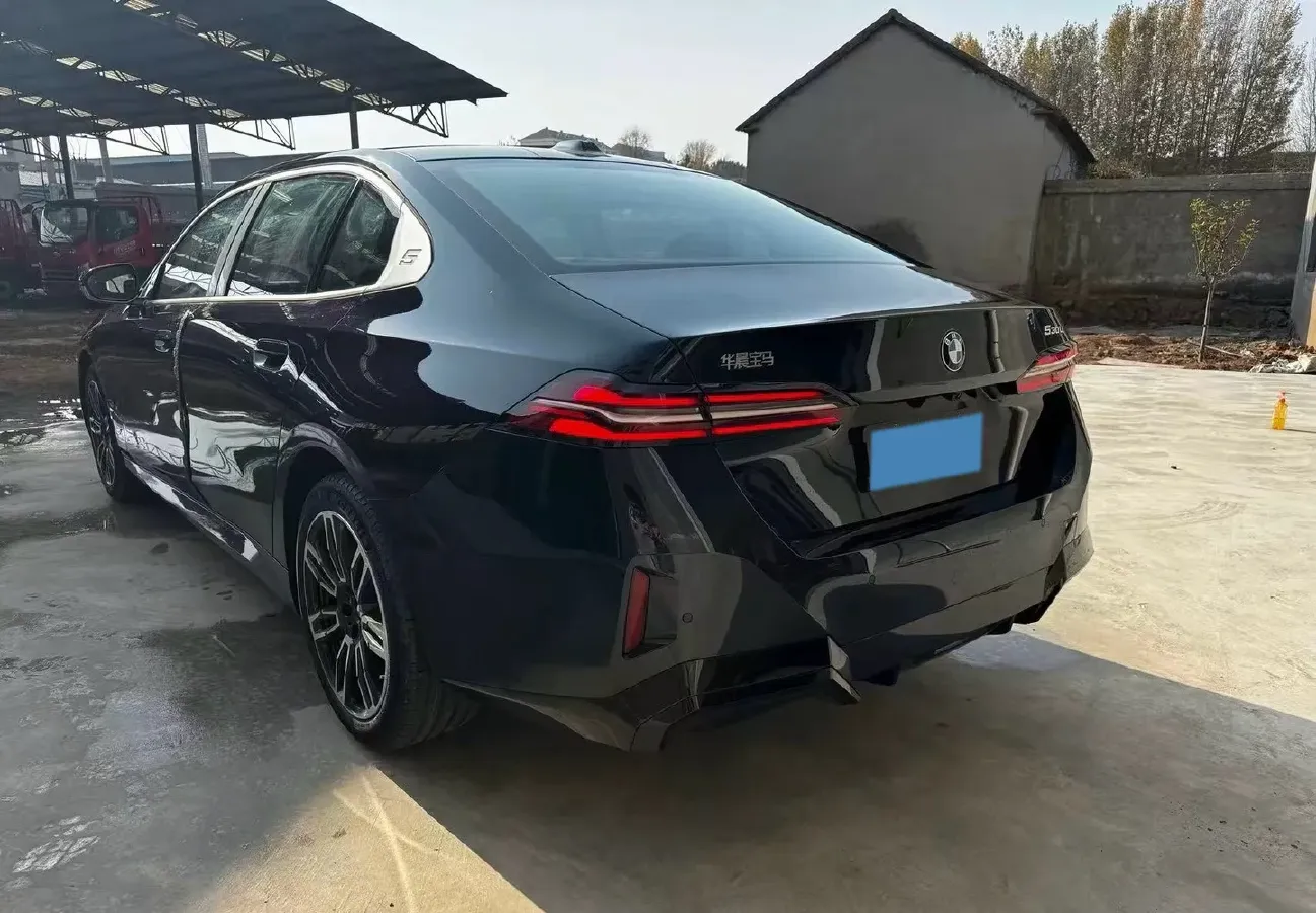 2024 BMW 5 Series 2.0T 190HP L4 8AT,autocango,china used car exporter,china ev exporter,chinese used car exporter,chinese used ev exporter