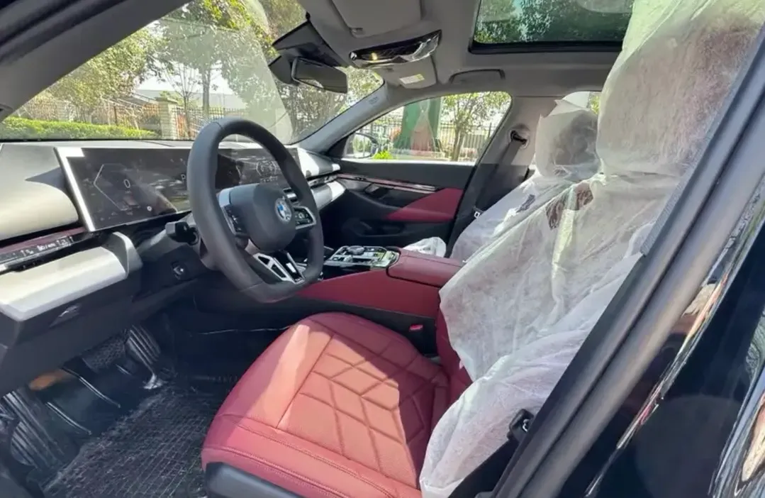 2024 BMW 5 Series 2.0T 190HP L4 8AT,autocango,china used car exporter,china ev exporter,chinese used car exporter,chinese used ev exporter