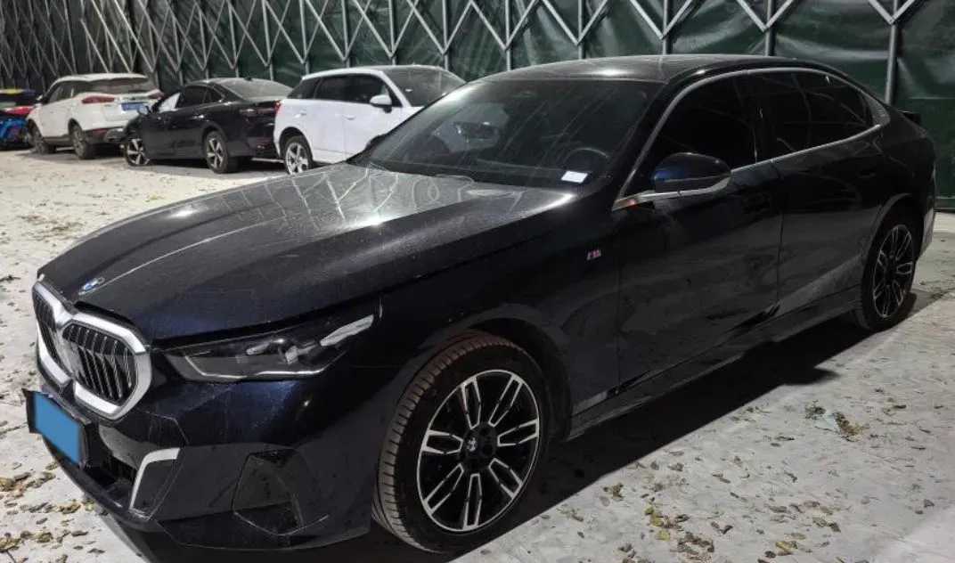 2024 BMW 5 Series 2.0T 190HP L4 8AT,autocango,china used car exporter,china ev exporter,chinese used car exporter,chinese used ev exporter