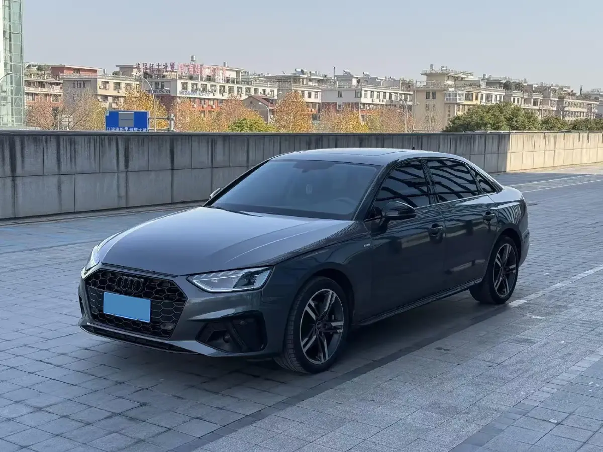2022 Audi A4L 2.0T 190HP L4 7DCT
