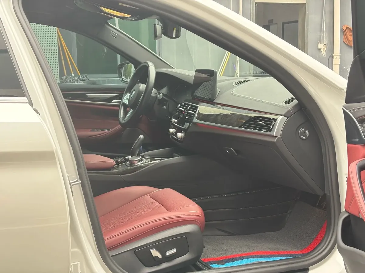 2022 BMW 5 Series 2.0T 184HP L4 8AT,autocango,china used car exporter,china ev exporter,chinese used car exporter,chinese used ev exporter