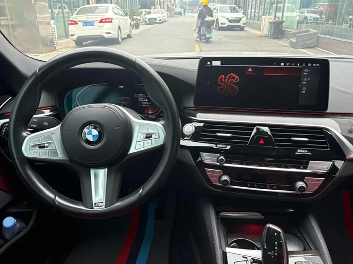 2022 BMW 5 Series 2.0T 184HP L4 8AT,autocango,china used car exporter,china ev exporter,chinese used car exporter,chinese used ev exporter