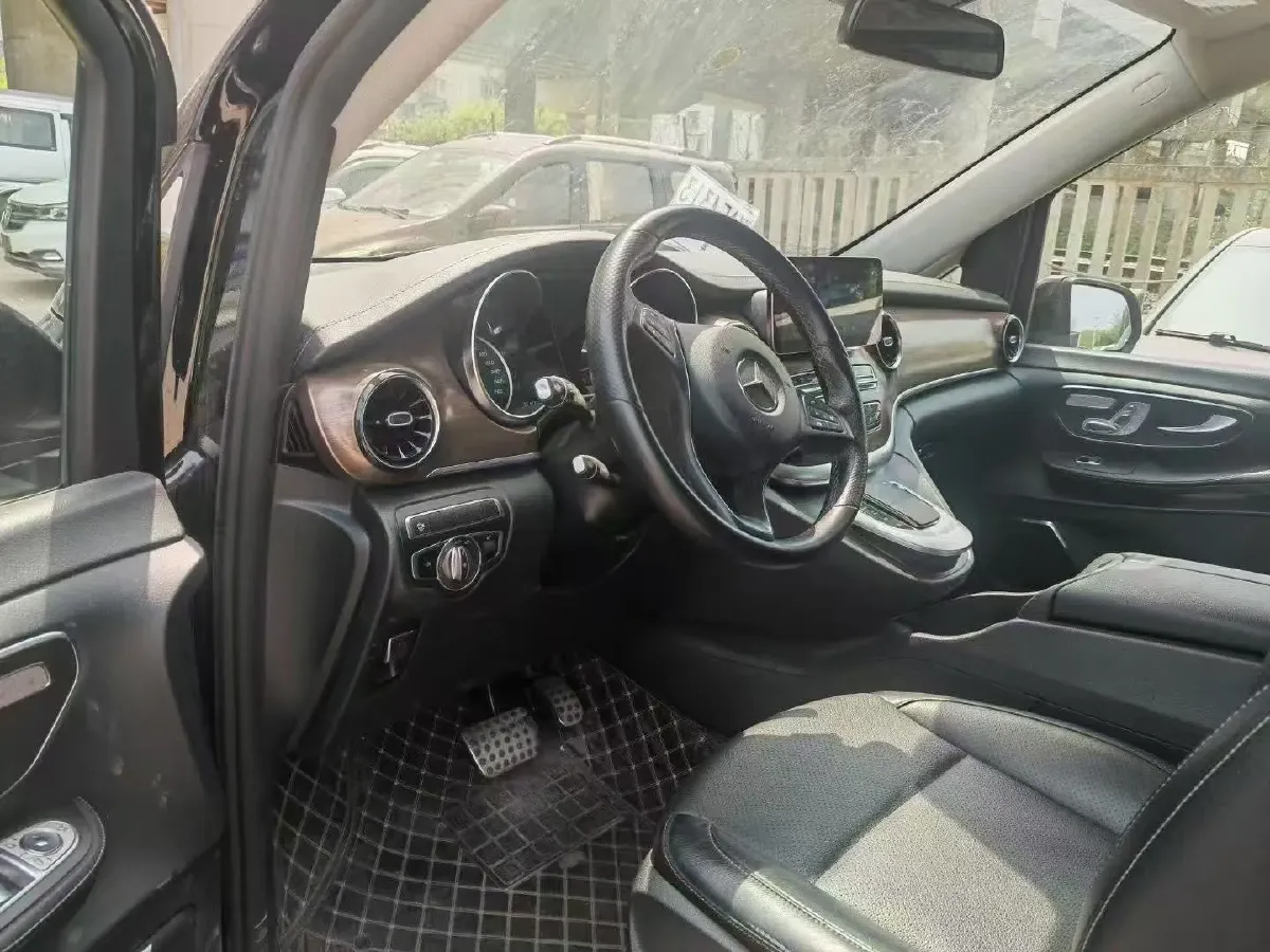 2021 Mercedes-Benz V Class 2.0T 211HP L4 9AT,autocango,china used car exporter,china ev exporter,chinese used car exporter,chinese used ev exporter